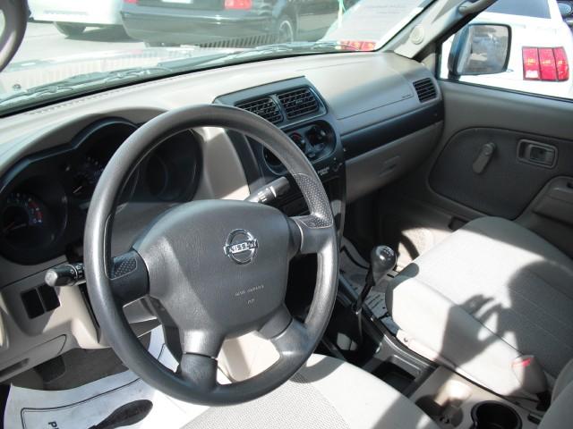 Nissan Frontier 2002 photo 2