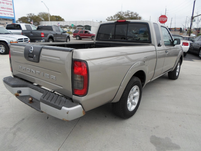 Nissan Frontier 2002 photo 1