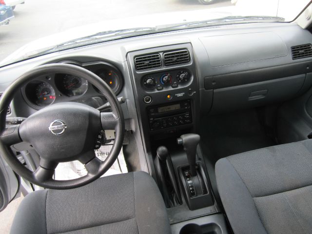 Nissan Frontier 2002 photo 2