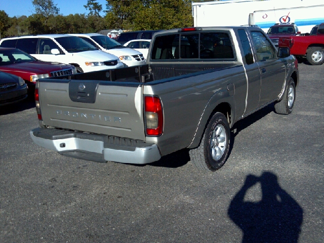 Nissan Frontier 2002 photo 1