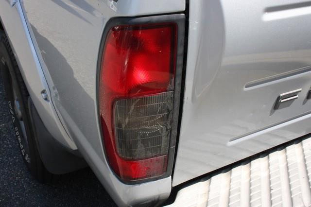 Nissan Frontier 2003 photo 24