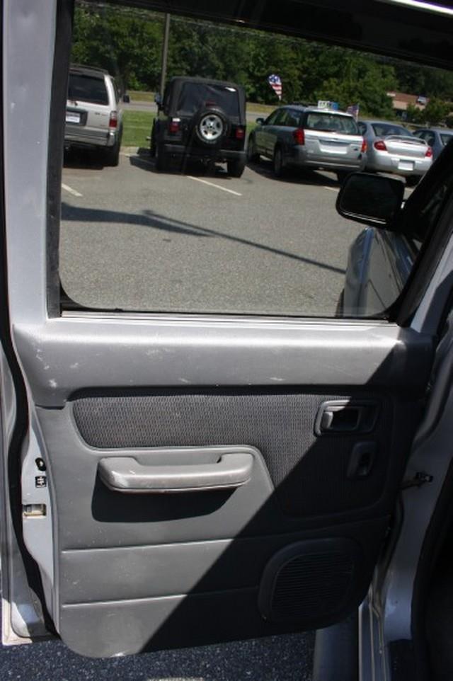 Nissan Frontier 2003 photo 33