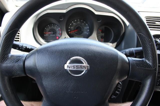 Nissan Frontier 2003 photo 47