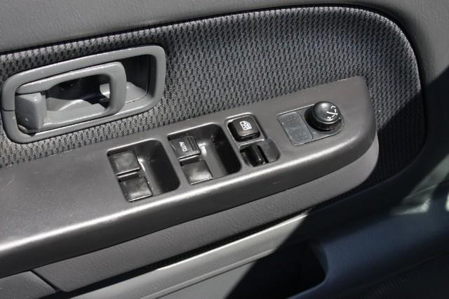Nissan Frontier 2003 photo 48