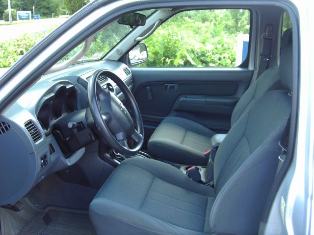 Nissan Frontier 2003 photo 2