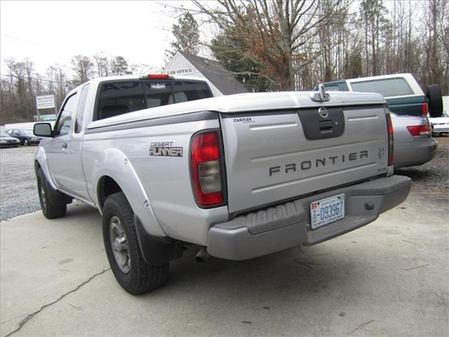 Nissan Frontier 2003 photo 2