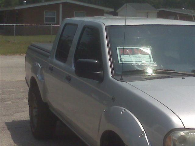 Nissan Frontier 2004 photo 2