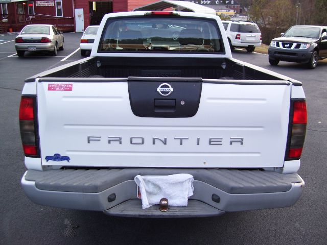 Nissan Frontier 2004 photo 0