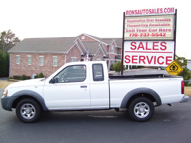 Nissan Frontier 2004 photo 2