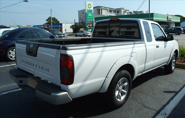 Nissan Frontier 2004 photo 2