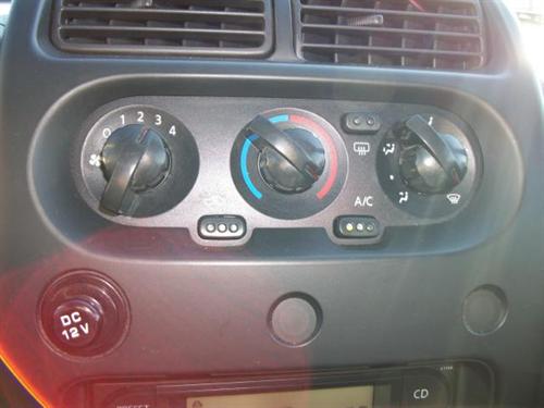 Nissan Frontier 2004 photo 3