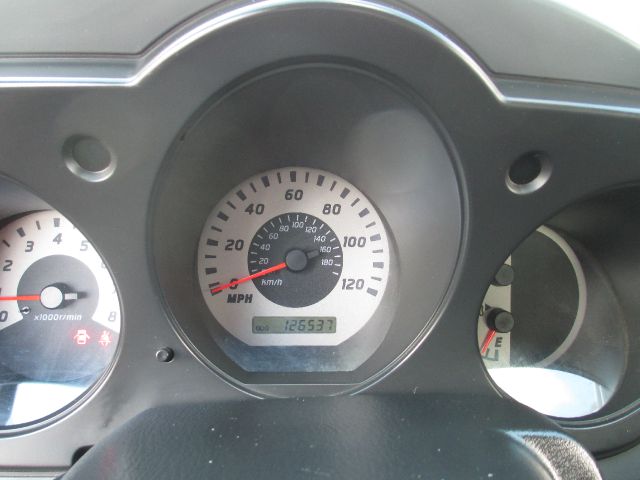 Nissan Frontier 2004 photo 8