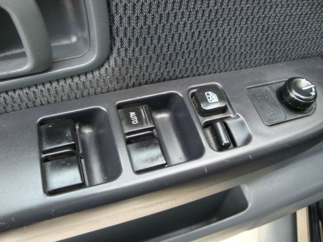 Nissan Frontier 2004 photo 12