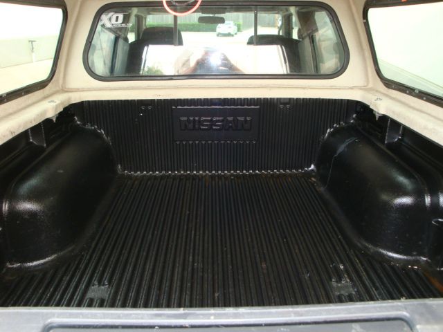 Nissan Frontier 2004 photo 17