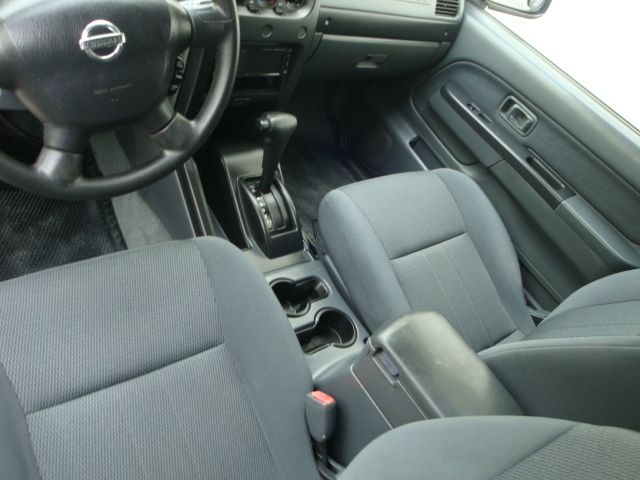 Nissan Frontier 2004 photo 2