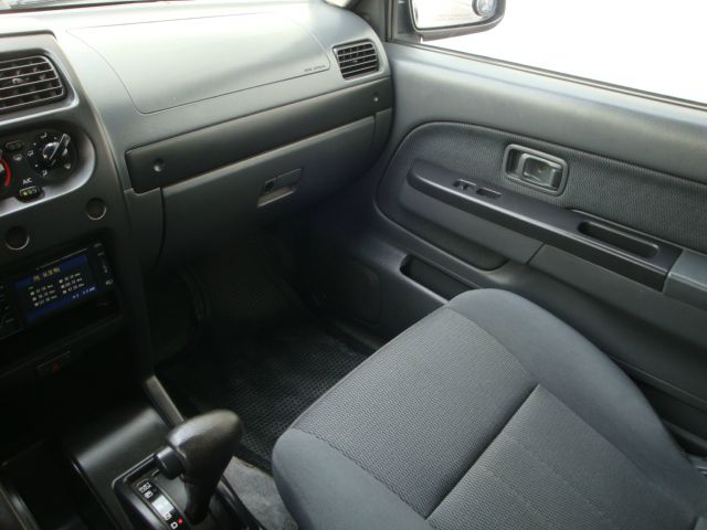 Nissan Frontier 2004 photo 24