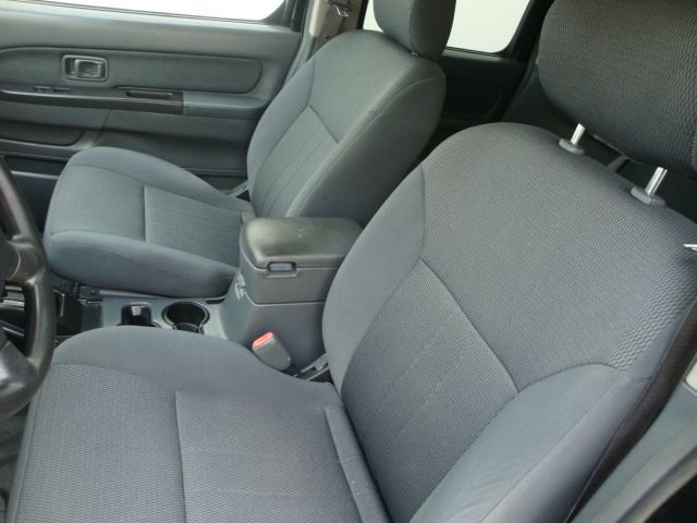 Nissan Frontier 2004 photo 26