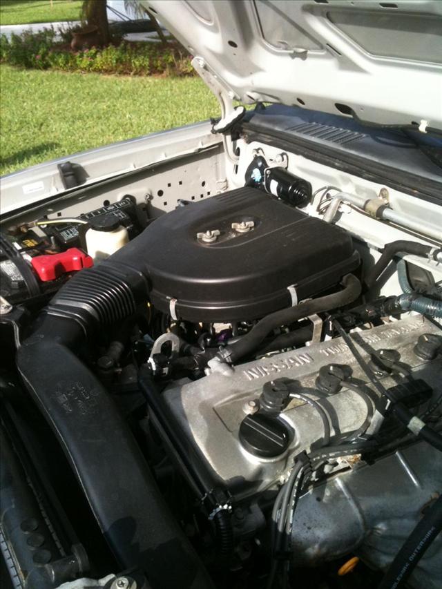 Nissan Frontier 2004 photo 2