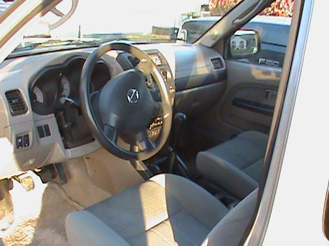 Nissan Frontier 2004 photo 2