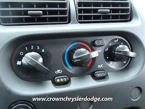 Nissan Frontier 2004 photo 1