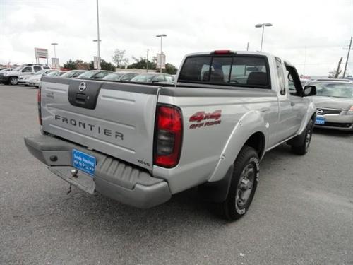 Nissan Frontier 2004 photo 2