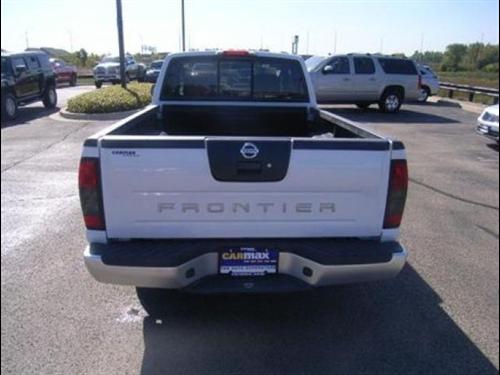 Nissan Frontier 2004 photo 2