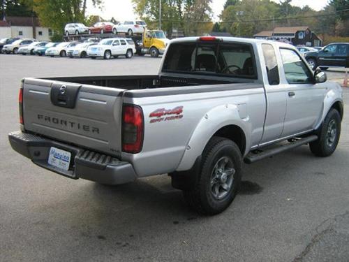 Nissan Frontier 2004 photo 2