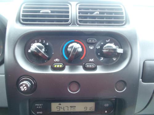 Nissan Frontier 2004 photo 4