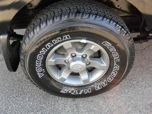 Nissan Frontier 2004 photo 2