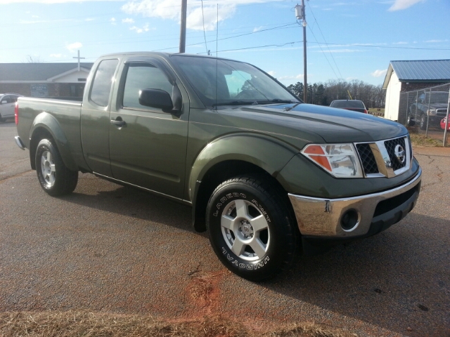 Nissan Frontier 2005 photo 2