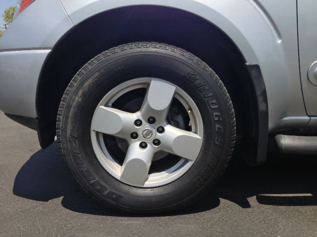 Nissan Frontier 2005 photo 8