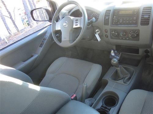 Nissan Frontier 2005 photo 2