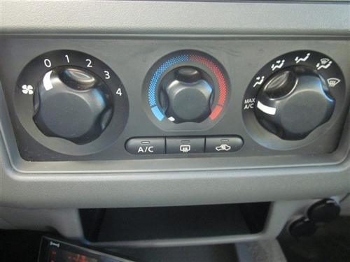 Nissan Frontier 2005 photo 4