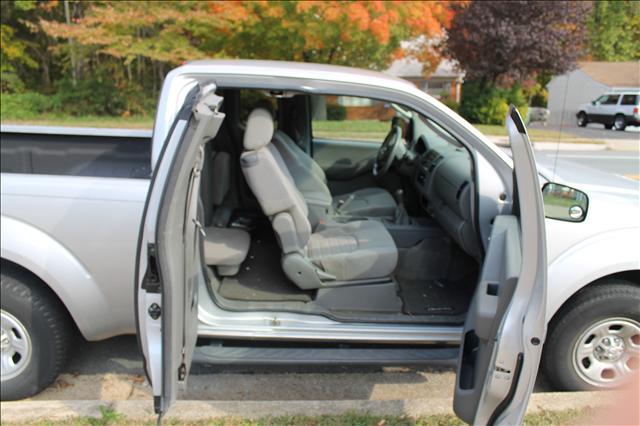 Nissan Frontier 2005 photo 3