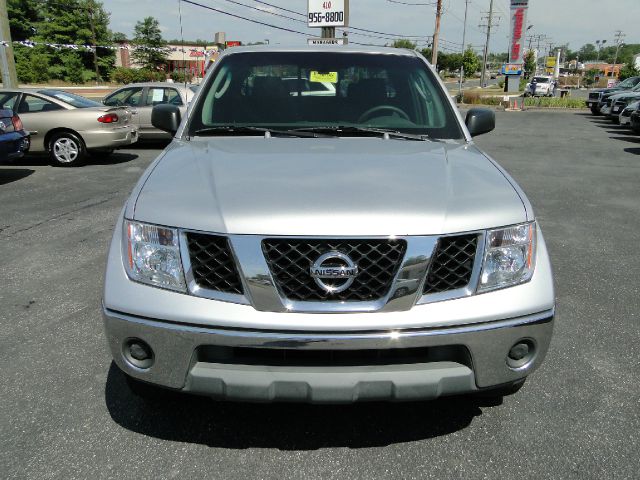 Nissan Frontier 2005 photo 2