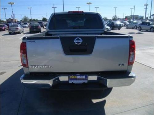 Nissan Frontier 2005 photo 2