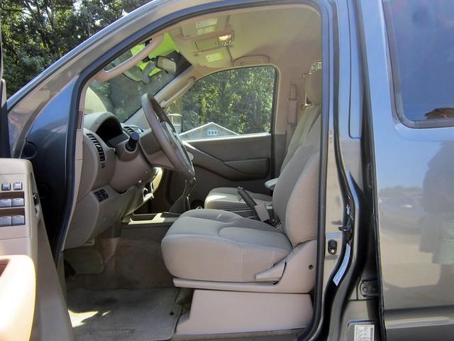 Nissan Frontier 2005 photo 1