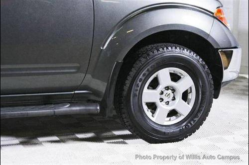 Nissan Frontier 2005 photo 2