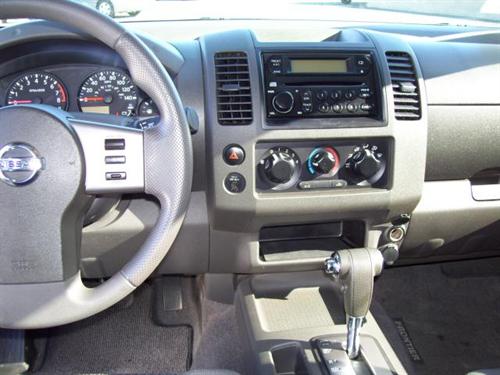 Nissan Frontier 2005 photo 1
