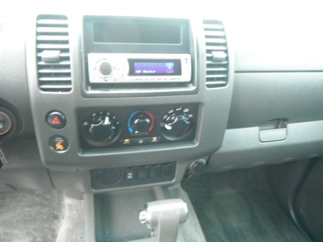Nissan Frontier 2005 photo 2