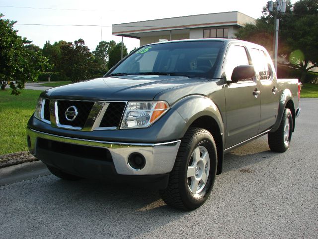 Nissan Frontier SLT EXT CAB 4X2 Pickup Truck
