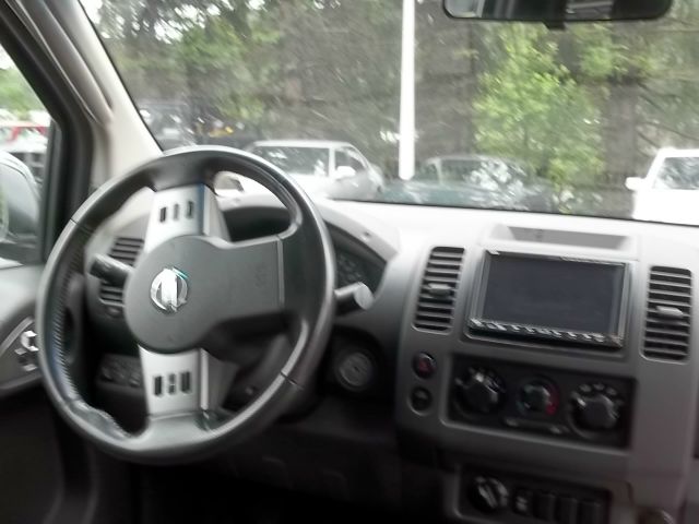 Nissan Frontier 2005 photo 1