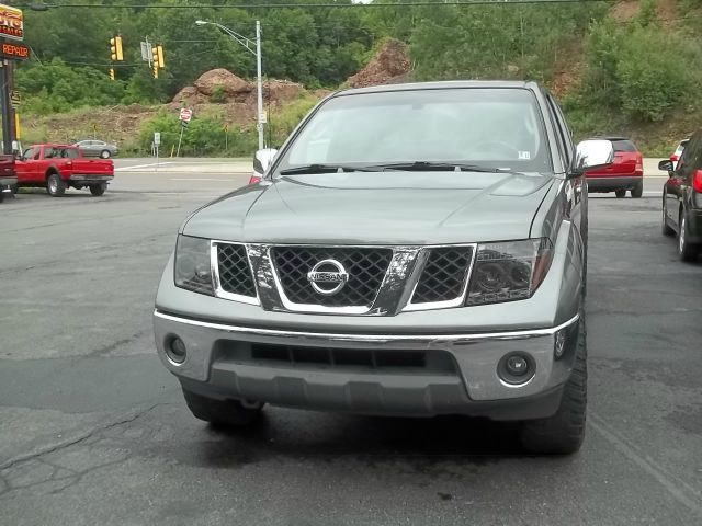 Nissan Frontier 2005 photo 2
