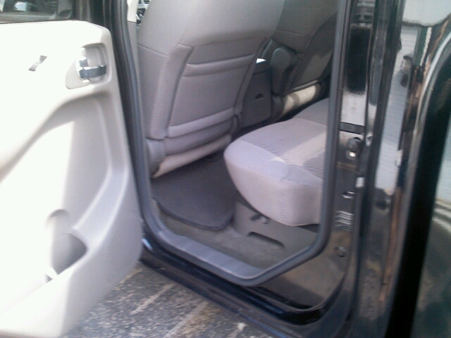 Nissan Frontier SLT EXT CAB 4X2 Pickup Truck