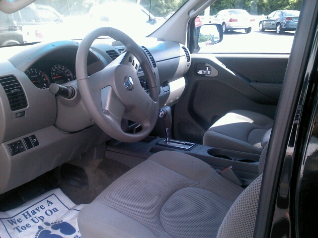 Nissan Frontier 2005 photo 16