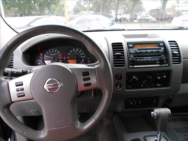 Nissan Frontier 2005 photo 2