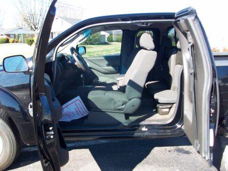 Nissan Frontier 2005 photo 2