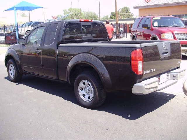 Nissan Frontier 2007 photo 2