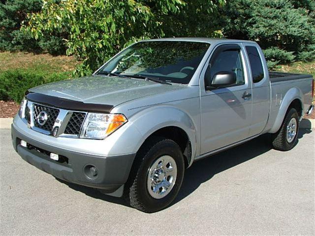 Nissan Frontier LX Minivan Pickup