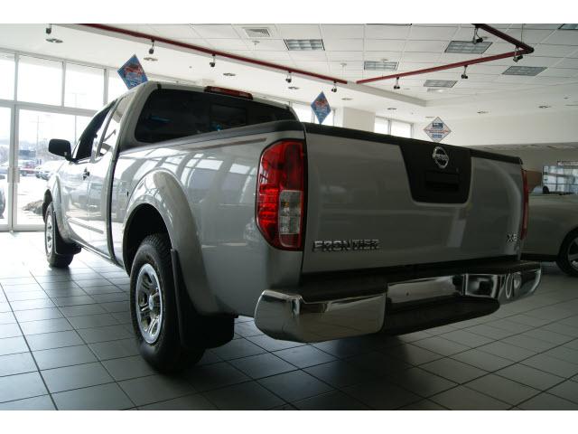 Nissan Frontier 2007 photo 2